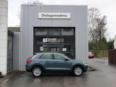 Gebraucht VW T-Roc Life 110 PS (80 kW) 2024 Petroleum blue metallic SUV