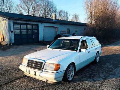 Weiß Gebraucht 1991 Mercedes E230 Kombi | 2.800 €