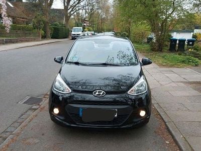 Usata Hyundai i10 YES! Gold 67 CV (49 kW) 2016 Nero Utilitaria