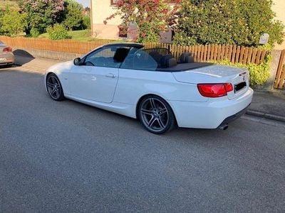 Weiß Gebraucht 2010 BMW 318 Cabriolet M Sport Cabrio | 15.900 € (Teuer)