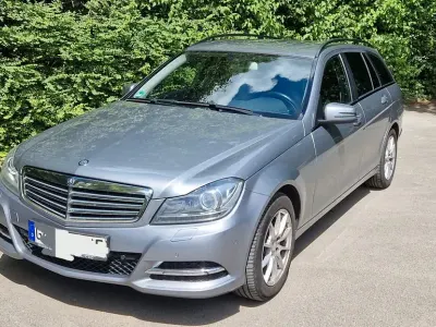 Gebraucht Mercedes C200 Elegance 136 PS (100 kW) 2013 Grau Limousine