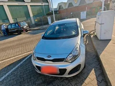 Używany Kia Rio Edition 7 109 KM (80 kW) 2014 Srebrny Sedan/Limuzyna