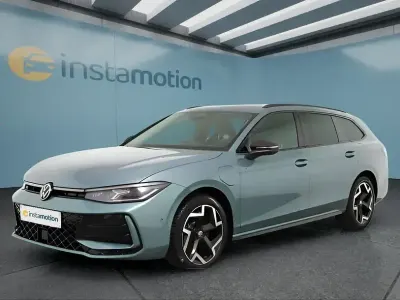 Gebraucht VW Passat 177 PS (130 kW) 2025 Grün Kombi