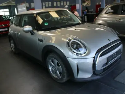 Gebraucht Mini Cooper Essential 136 PS (100 kW) 2023 Silber Kleinwagen