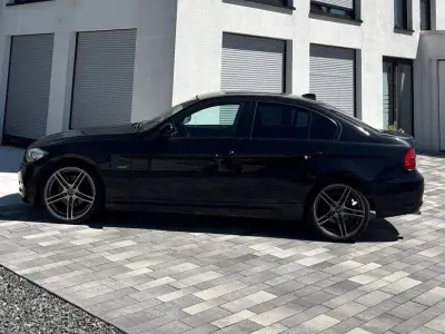 Gebraucht BMW 320 Performance 184 PS (135 kW) 2010 Schwarz Limousine