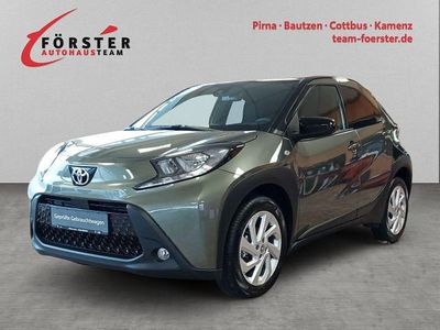 Cardamon green metallic/ night sky black Gebraucht 2022 Toyota Aygo X Basis SUV | 15.990 € (Etwas zu teuer)