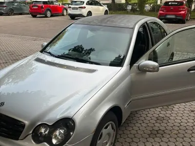 Gebraucht Mercedes C200 163 PS (119 kW) 2000 Silber Limousine