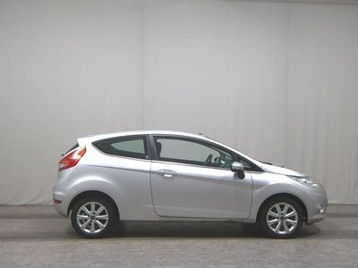 Second-hand Ford Fiesta Ghia 82 CP (60 kW) 2009 Argintiu Hatchback