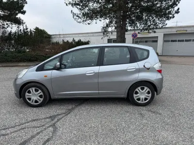Gebraucht Honda Jazz Trend 90 PS (66 kW) 2010 Silber Kleinwagen