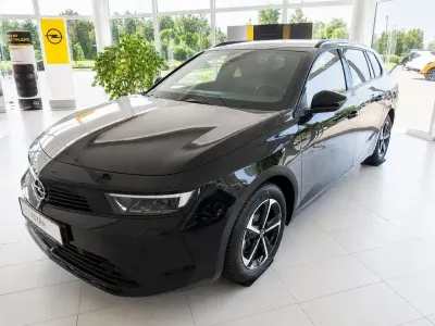 Neu Opel Astra Edition 131 PS (96 kW) 2025 Schwarz Kleinwagen