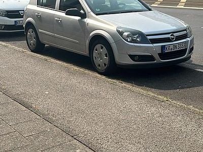 Silber Gebraucht 2005 Opel Astra Limousine | 1.900 € (Guter Preis)