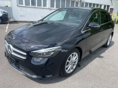 Używany Mercedes B200 163 KM (119 kW) 2020 Czarny Minivan