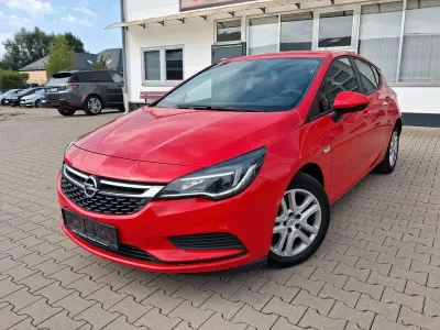 Gebraucht Opel Astra Edition 110 PS (80 kW) 2016 Power rot/traffic red ral3020 Limousine