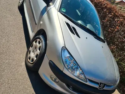 Gebraucht Peugeot 206 75 PS (55 kW) 2005 Silber Kleinwagen