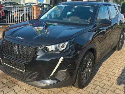 Gebraucht Peugeot 2008 Active 131 PS (96 kW) 2021 Schwarz SUV