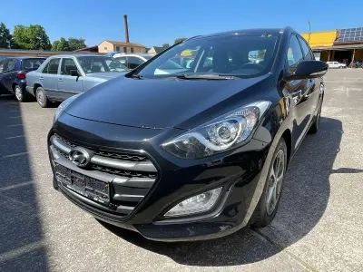 Gebraucht Hyundai i30 Style 136 PS (100 kW) 2015 Schwarz Kombi