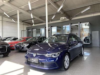 Gebraucht VW Golf VIII Life 131 PS (96 kW) 2022 Atlantik blue metallic (metallic) Kombi