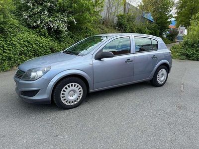 Usado Opel Astra Basis 90 HP (66 kW) 2009 Cinzento Citadino