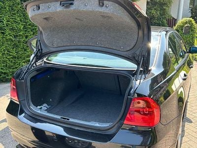 Schwarz Gebraucht 2006 BMW 320 Limousine | 5.300 € (Fairer Preis)