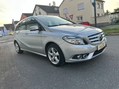 Gebraucht Mercedes B180 109 PS (80 kW) 2013 Silber Van / Kleinbus