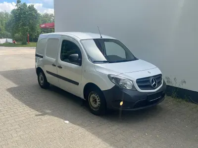 Używany Mercedes Citan 109 90 KM (66 kW) 2016 Biały Minivan