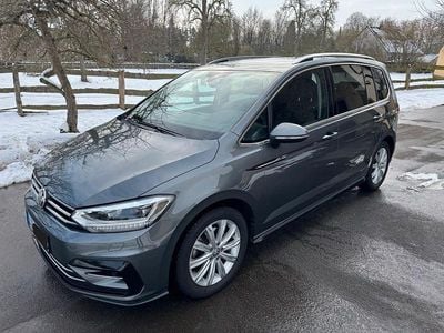Grau Gebraucht 2019 VW Touran Highline Van / Kleinbus | 22.500 € (Fairer Preis)