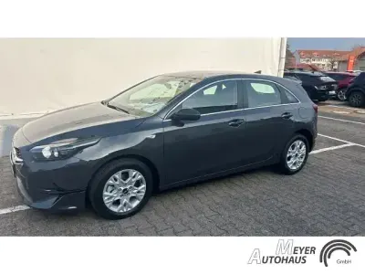 Gebraucht Kia Ceed Comfort 136 PS (100 kW) 2023 Schwarz Kleinwagen
