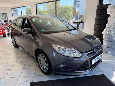 Usata Ford Focus Ambiente 101 CV (74 kW) 2014 Marrone Berlina
