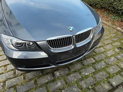 Grau Gebraucht 2005 BMW 325 Kombi | 2.800 €