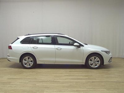 Gebraucht VW Golf VIII Life 150 PS (110 kW) 2022 Weiss Kombi