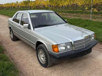 Gebraucht Mercedes 190 122 PS (89 kW) 1983 Silber Limousine