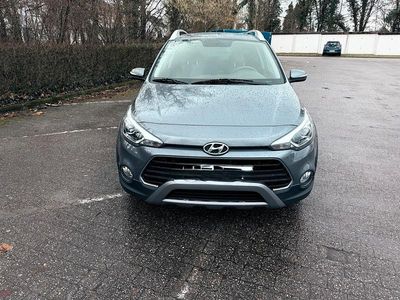 Gebraucht Hyundai i20 Active 101 PS (74 kW) 2017 Grau Kleinwagen