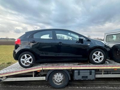 Schwarz Gebraucht 2012 Kia Rio Limousine | 1.900 € (Superpreis)