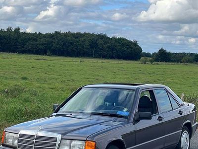 Gebraucht Mercedes 190 109 PS (80 kW) 1991 Violett Limousine