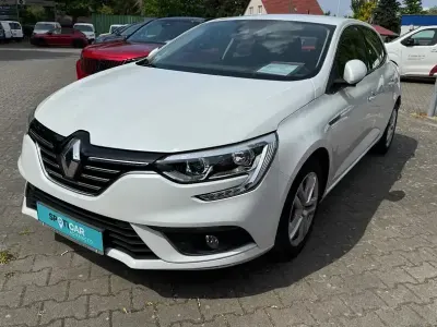 Gebraucht Renault Mégane IV Business 140 PS (102 kW) 2019 Weiss Kleinwagen