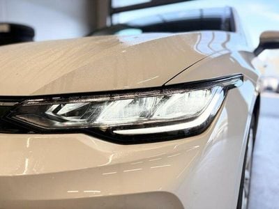 Usata VW Golf VIII Life 116 CV (85 kW) 2025 Bianco Station wagon