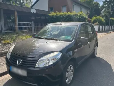 Gebraucht Dacia Sandero 95 PS (69 kW) 2012 Schwarz Kleinwagen