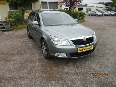 Gebraucht Skoda Octavia Family 105 PS (77 kW) 2013 Grau Kombi
