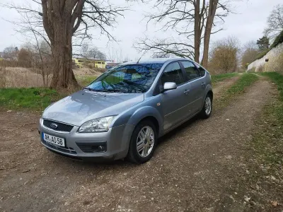 Gebraucht Ford Focus Ghia 101 PS (74 kW) 2005 Silber Limousine