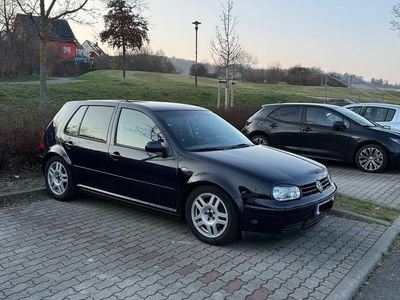 Second-hand VW Golf III Basis 125 CP (91 kW) 1998 Albastru Berlinǎ