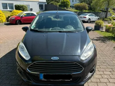 Second-hand Ford Fiesta 101 CP (74 kW) 2014 Negru Hatchback
