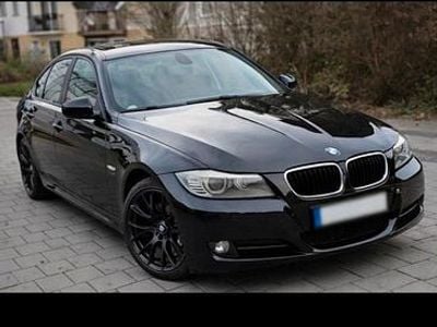 Gebraucht BMW 320 177 PS (130 kW) 2010 Schwarz Limousine