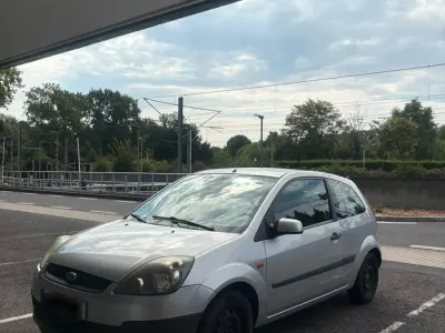 Gebraucht Ford Fiesta 69 PS (50 kW) 2005 Silber Kleinwagen
