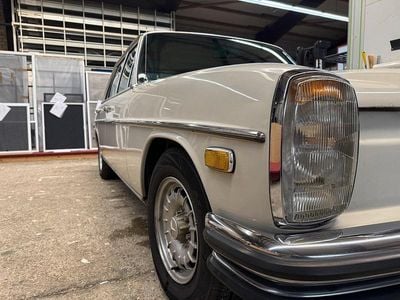 Second-hand Mercedes 250 150 CP (110 kW) 1971 Berlinǎ