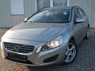 Gebraucht Volvo V60 Momentum 114 PS (83 kW) 2011 Grau Kombi