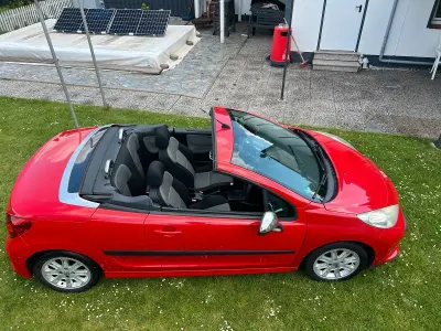 Gebraucht Peugeot 207 CC 109 PS (80 kW) 2008 Rot Cabrio