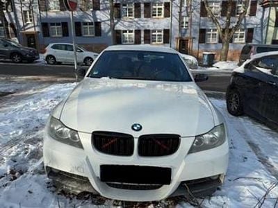 Weiß Gebraucht 2006 BMW 320 M Sport Limousine | 6.000 € (Etwas zu teuer)
