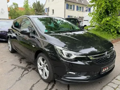 Używany Opel Astra Innovation 105 KM (77 kW) 2016 Czarny Sedan/Limuzyna