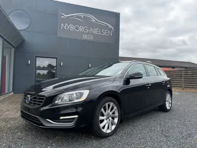 Gebraucht Volvo V60 Momentum 181 PS (133 kW) 2014 Schwarz Kombi