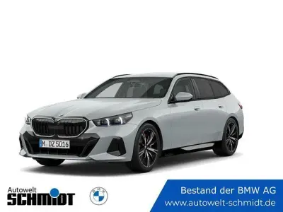 Gebraucht BMW 540 Comfort Edition 303 PS (222 kW) 2025 M brooklyn grau Kombi